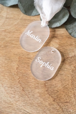Tischkärtchen / Platzkarte / Namensschild / Gastgeschenk aus Acryl / Form oval - personalisiert